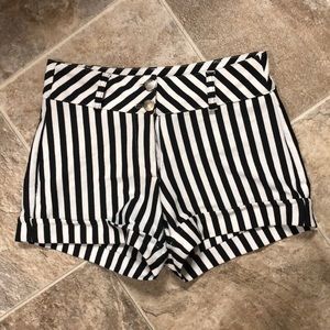 Stripped high waisted shorts